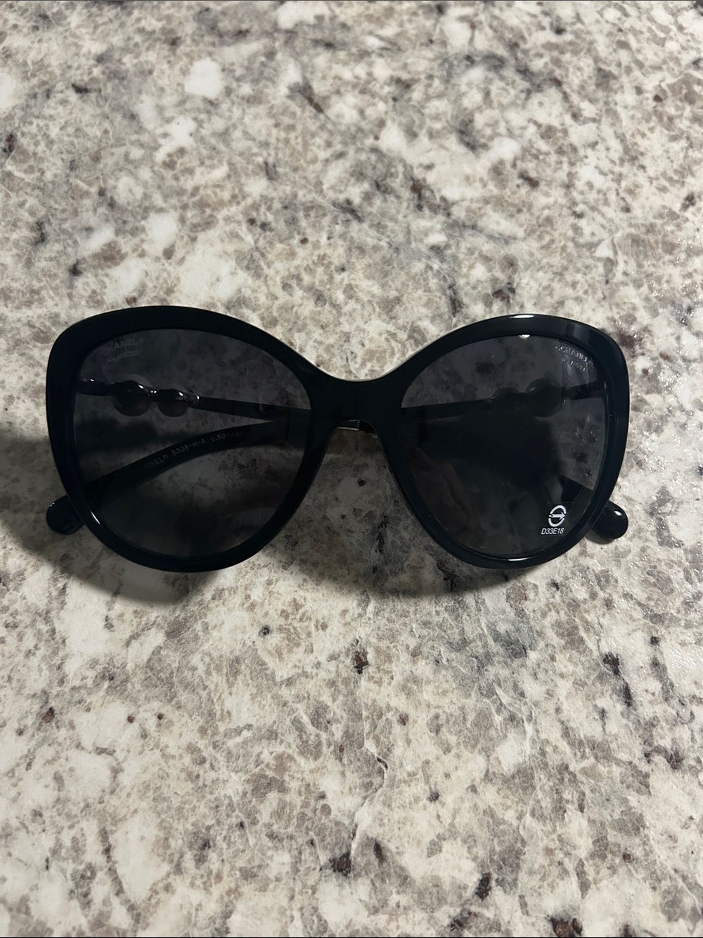 Black Oversized Women's Sunglasses - Classic Chic